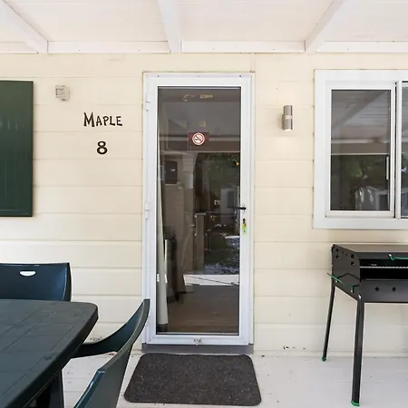 Bungalow Maple 8 *